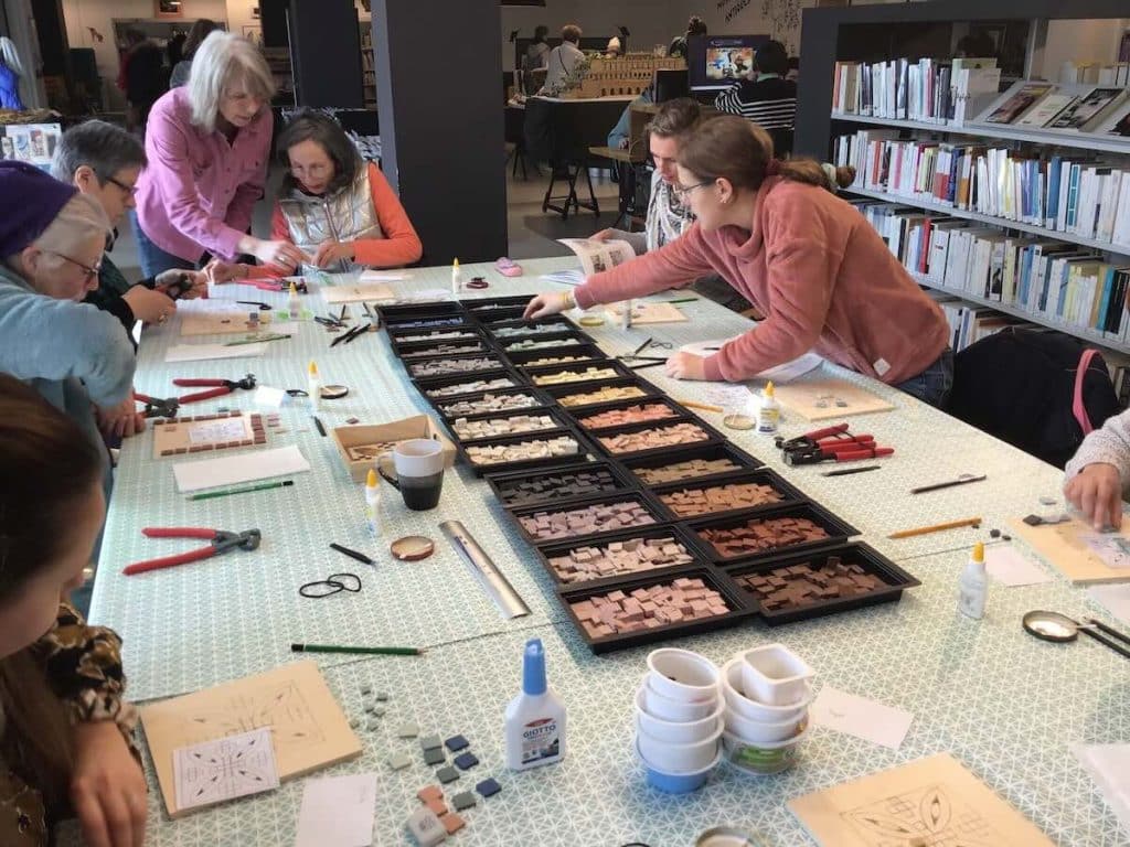 Initiation mosaique enfants et adultes, m&eacute;diath&egrave;que Pont l'Abb&eacute;