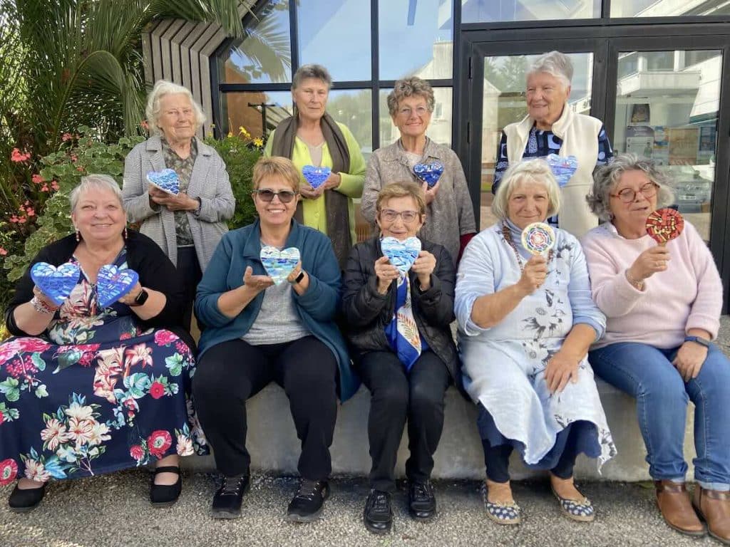 Atelier mosaique à l'association Loisirs créatifs Pont-de-Buis